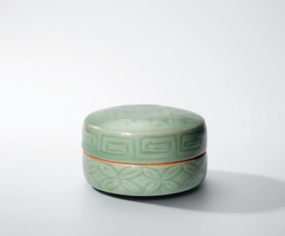 A Longquan celadon carved patterned circular box and cover, Yuan dynasty (1279-1368)