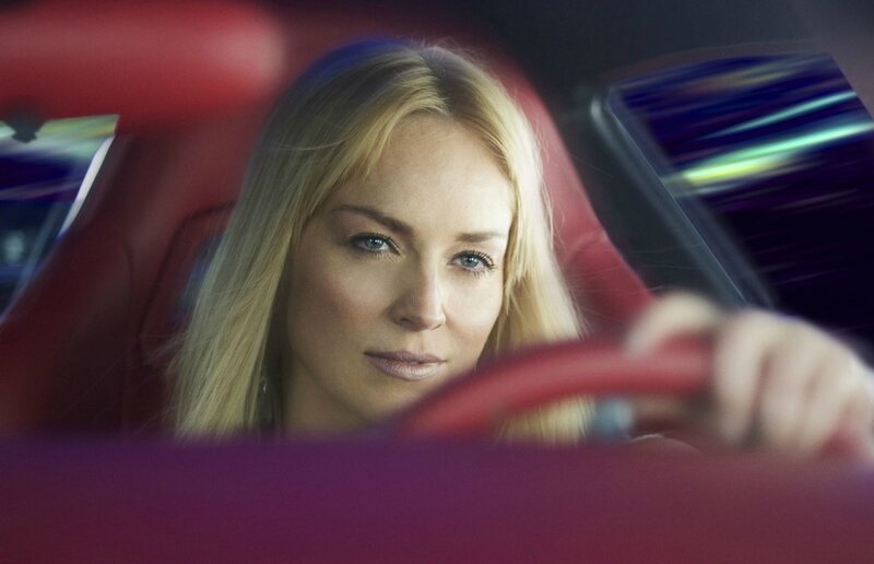 Sharon Stone dans la Spyker C8 la Violette