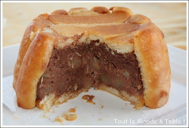 charlotte poire chocolat - tout le monde à table !