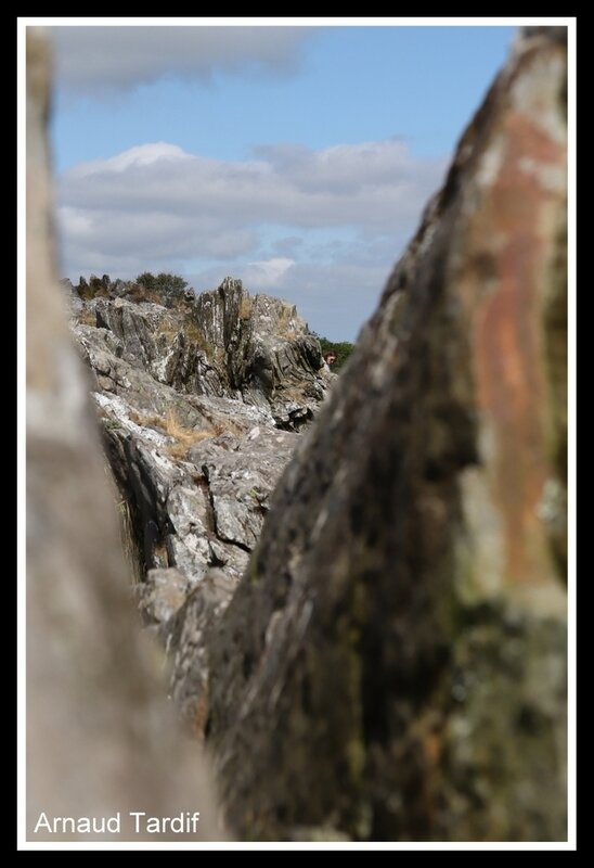 002034 Plomodiern - Les Monts d'Arrée - Au Sommet du Roc Trévezel blog 2