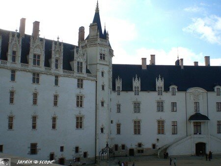 7223_Cour_du_chateau
