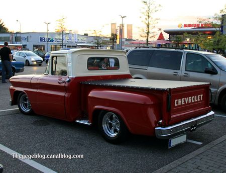 Chevrolet C10 custom stepside de 1960 (Rencard Burger King septembre 2011) 02