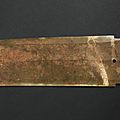 Rare grande dague cérémonielle en jade, ge, dynastie shang, ca. 1300 avant j.-c.