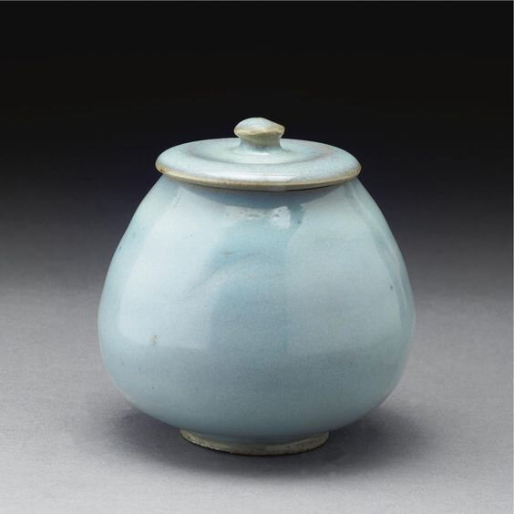 A 'jun' 'lotus bud' jar and cover, Jin dynasty (1115-1234)
