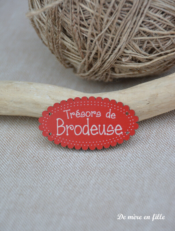 trésors de brodeuse rouge
