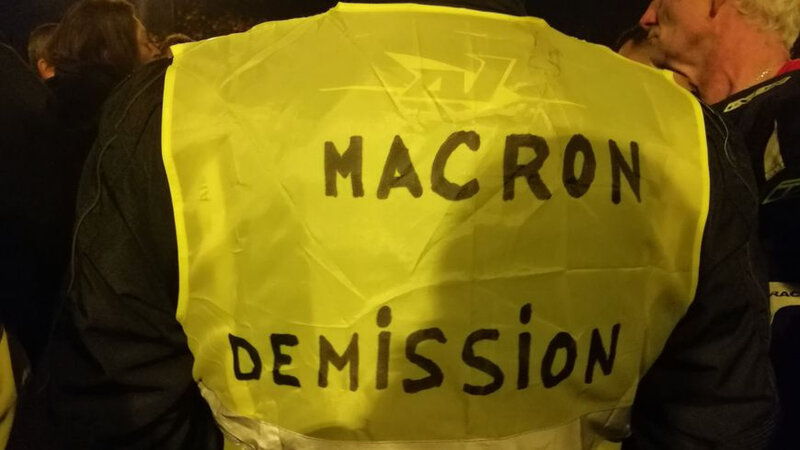 gilet-jaune-macron-demission