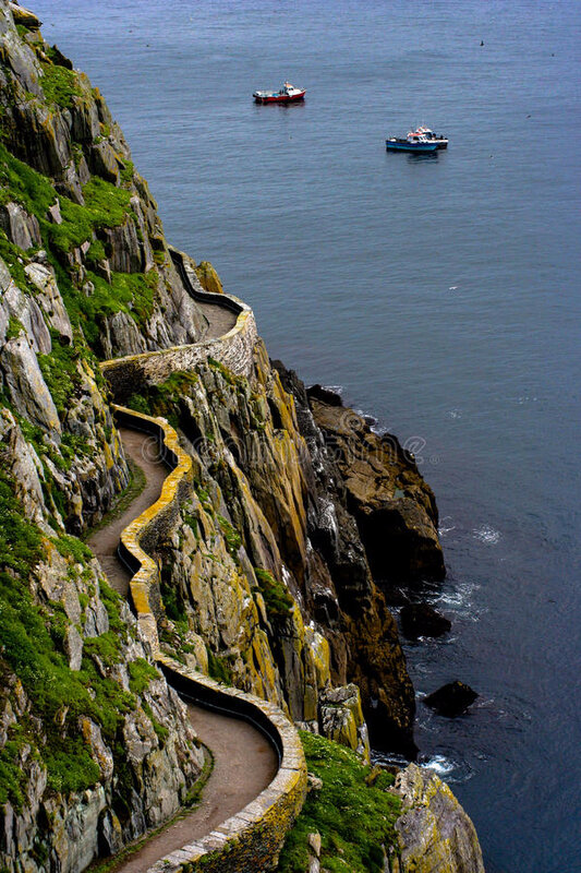 tortuous-path-skellig-island-cliffs-34477880