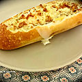 Egg boat à la tomme et aux oignons