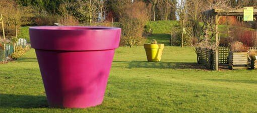 idee-deco-design-moderne-pot-fleur-jardiniere-taille