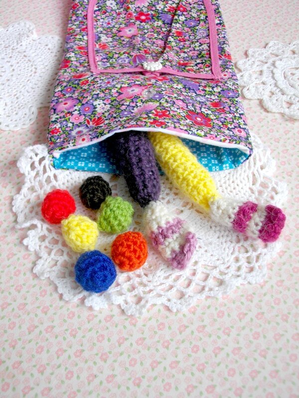 carambar-m&m's-crochet-serial-crocheteuses-pochette-vintage-napperons