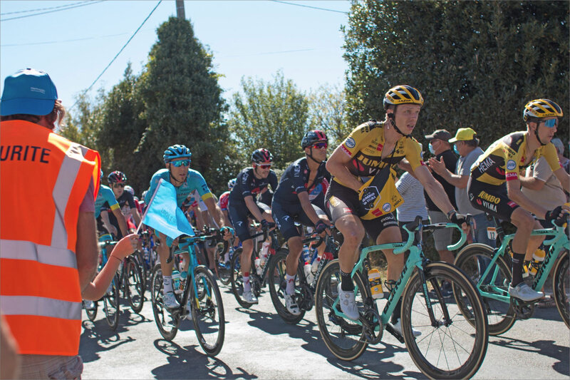Tour de France 79 29 090920 passage ym coureurs ravitaillement