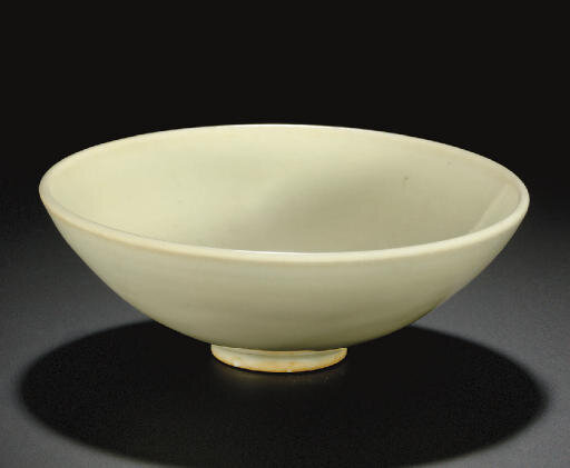 A rare large Yaozhou celadon 'moon white' bowl, Song dynasty (960-1279)
