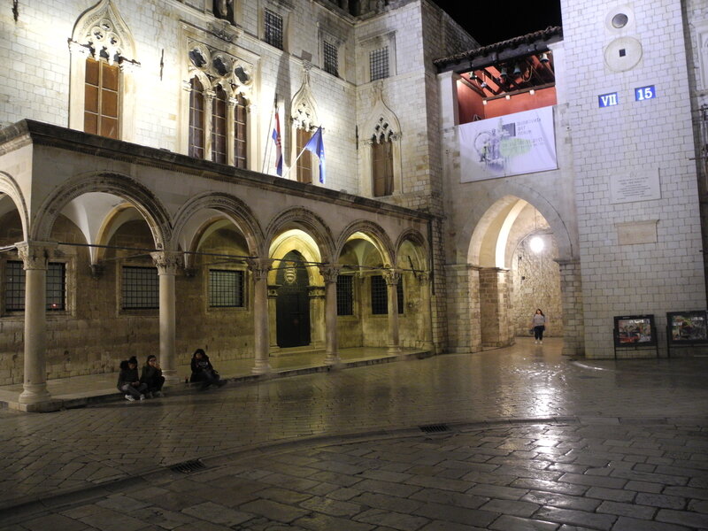 Dubrovnik_by_night_011117
