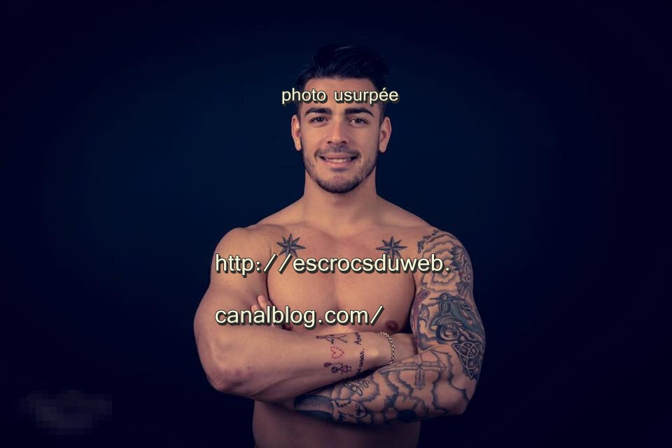 Tito Gavino - joueur de foot , usurpé