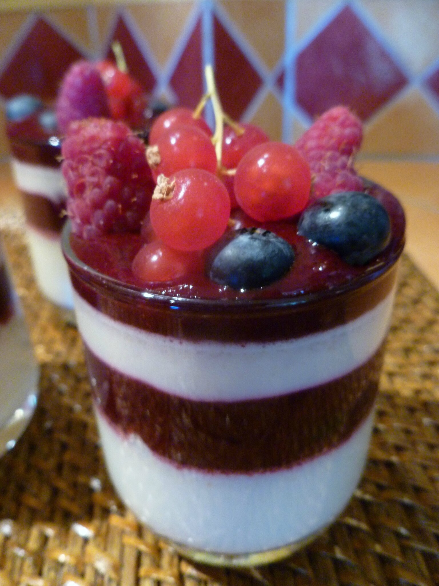 Panna cotta au nougat et coulis de fruits rouges - L &amp;#39;@telier de Stell@