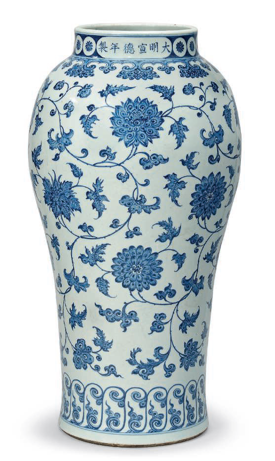 A large blue and white vase, 19th20th century Alain.R.Truong