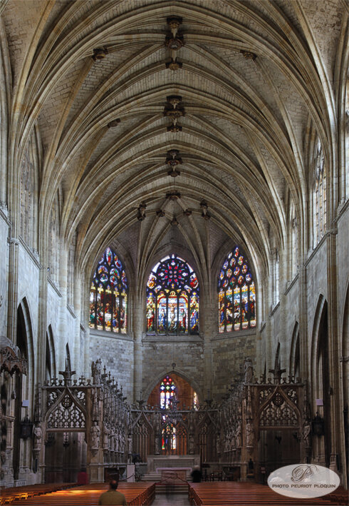 CONDOM_cathedrale_Saint_Pierre_la_nef_et_la_voute_en_croisee_dogives_XVIe_siecle