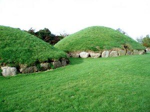 Newgrange_Knowth__9_a