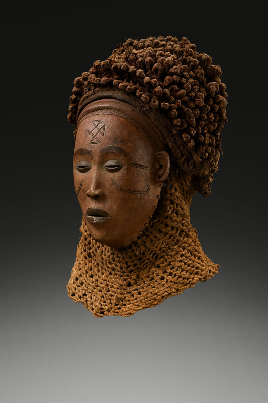 exposition-la-part-de-l-ombre-sculptures-congolaises-musee-quai-branly-masque-pwo-1600x0