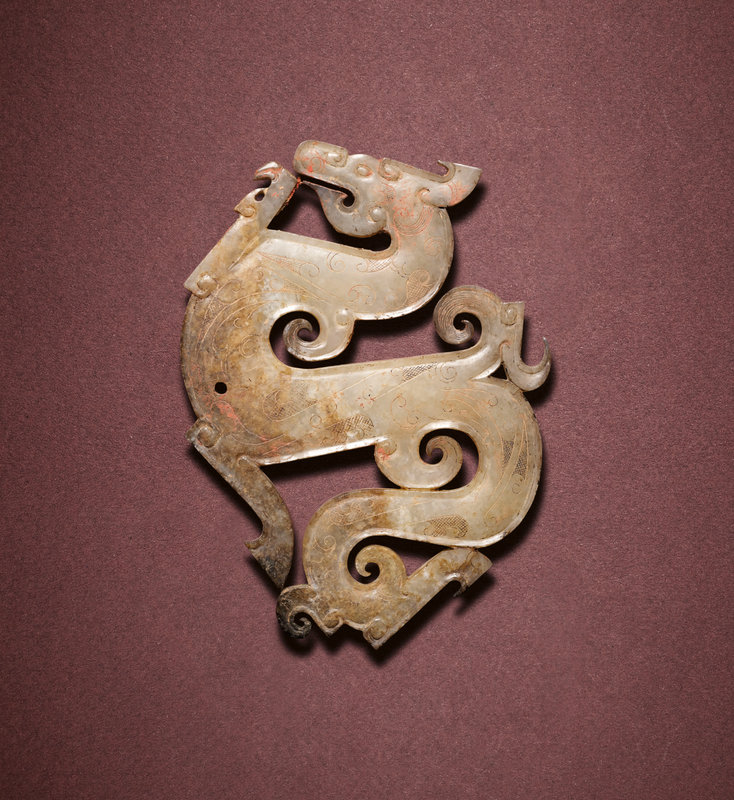 2021_HGK_20196_2713_001(a_very_rare_and_finely_carved_jade_dragon-form_pendant_late_warring_st112949)