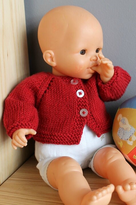 Gilet raglan pour poupon Corolle - Raglan cardigan for Corolle Baby Doll ( tuto) - Crabig et Brinig