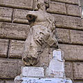 Parione - entre campo dei fiori et place navone (18/21). pasquino, une des statues parlantes de rome.