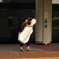 La femme au violoncelle, Hakata eki