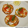 Blinis au saumon fume, oeufs de saumon et creme citronnee