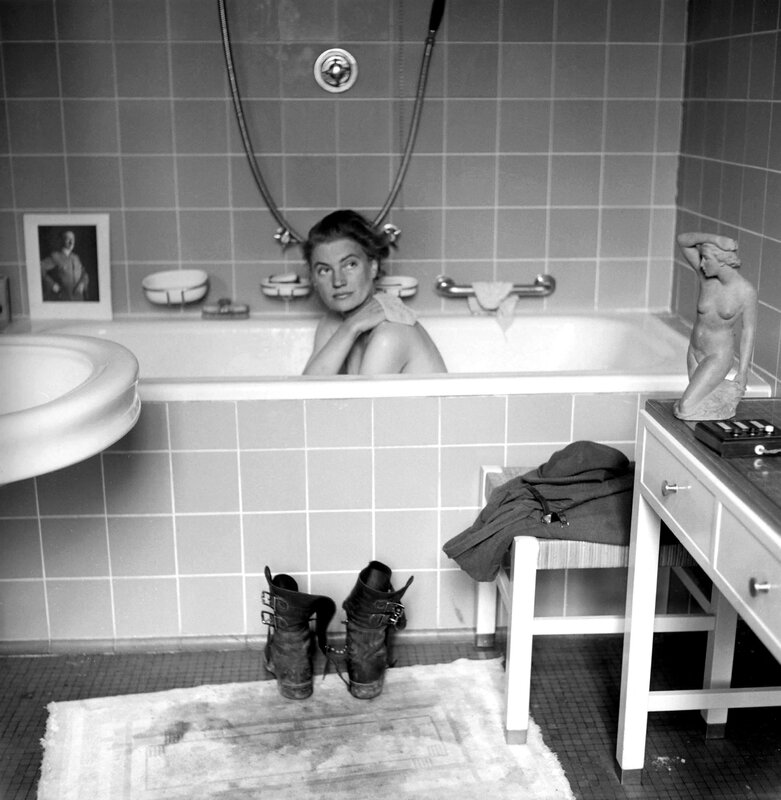 141013-lee-miller-bathtub