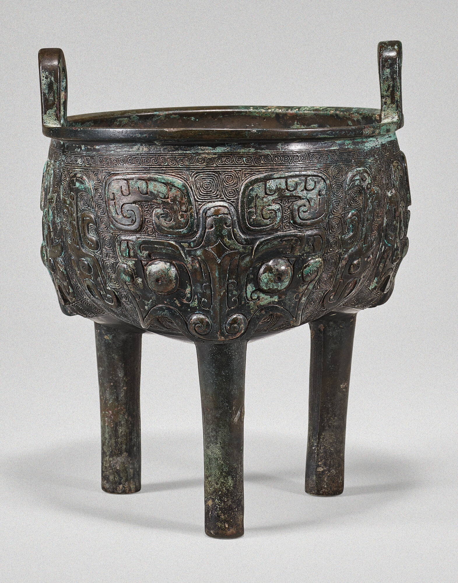 An archaic bronze ritual food vessel (liding), Late Shang-Western Zhou dynasty