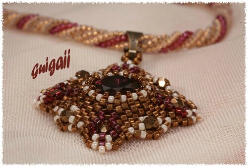 Collier Pendentif Manu1