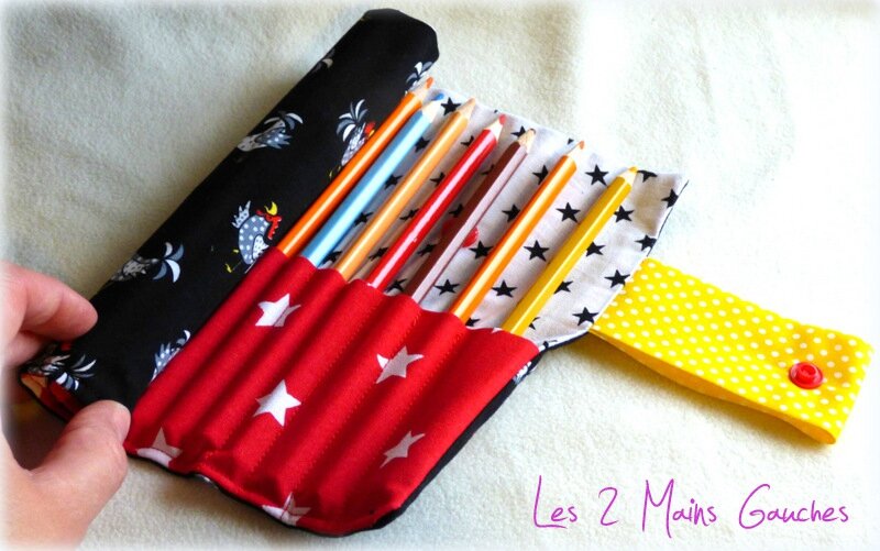 trousse roulée avec poulettes et étoiles
