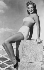 1947-01-FOX_studios-sitting01-bikini_sponge-MM-014-1a