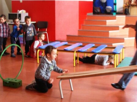 eps école maternelle saut