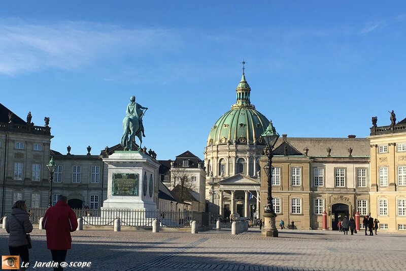 Amalienborg avec la statue équestre de Frédéric V