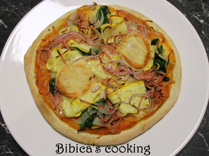 Pizza crousti-moelleuse au Rocamadour, jambon et légumes variés haut
