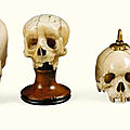 Lot de quatre crânes en ivoire d'éléphant, probablement France, du XVIIe au XIXe siècle