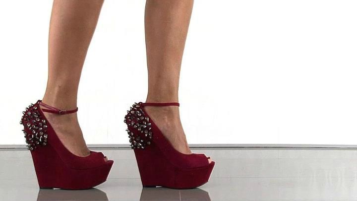 les talons symbole de féminité bonjour le présent