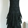 2709/ pièce vintage : longue robe à volants de dentelle noire 38 40