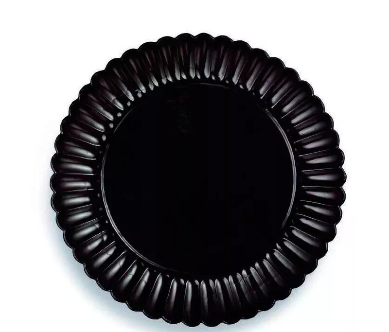 A black lacquer 'chrysanthemum' dish, Song dynasty (960-1279)