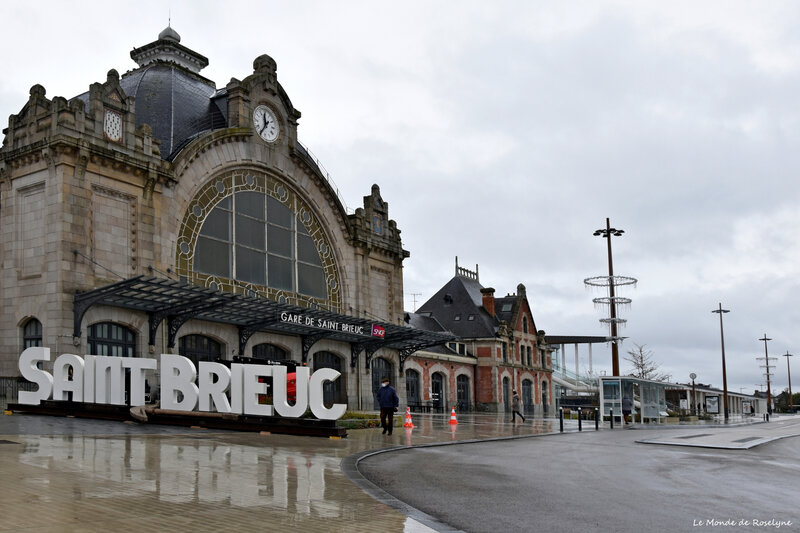 La gare de Saint-Brieuc , plus belle gare de Bretagne 2020 (et peut être de France résultats en attente) couleur et N et B