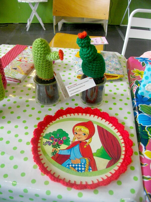 cadre-bordure-crochet-petit-chaperon-rouge-cactus-