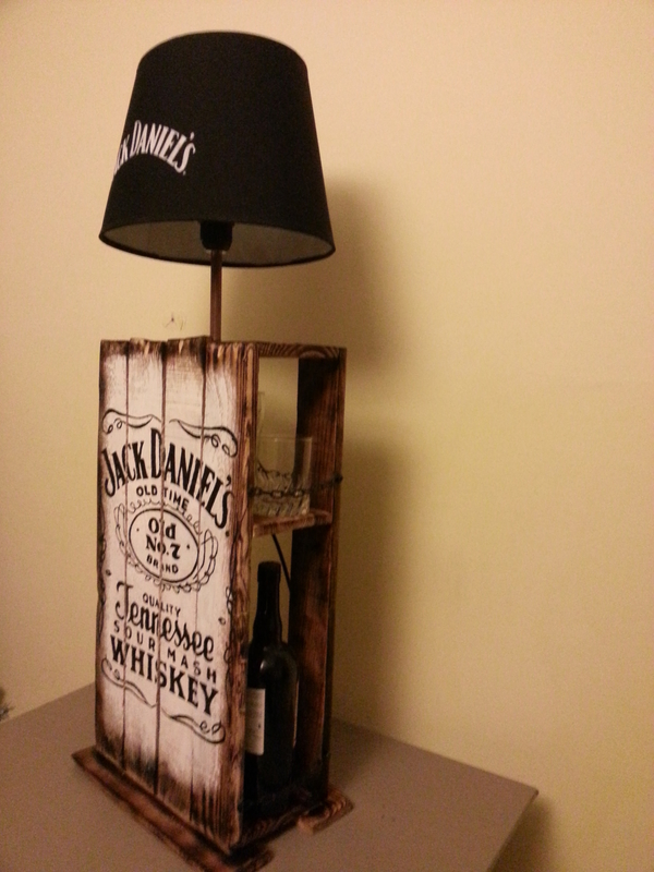 Lampe De Bureau Retour Vers Le Futur Lampe Design Jack Daniel's en palette - récup'art déco