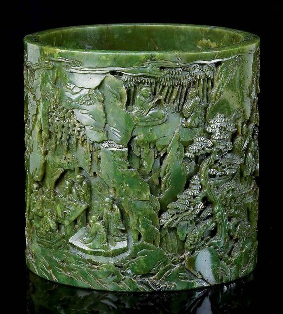 Rare et important pot à pinceaux en jade vert épinard sculpté, bitong, Chine, dynastie Qing, XVIIIème-XIXème siècle
