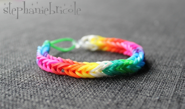 Tuto : comment réaliser un bracelet élastique Rainbow Loom facile