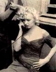 1952_09_MONKEY_BUSINESS_PREMIERE_MAKE_UP_HAIR_SITTING_2
