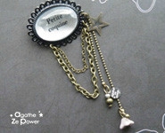 Broche-blanche-fleur-taupem