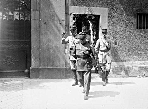 Résultat de recherche d'images pour "photos de l'expédition militaire en Corse en 1931""
