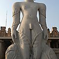 Statue Jain sur la colline de Sravenabelagola