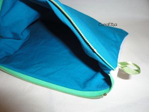 Pochette bleu pois intérieur